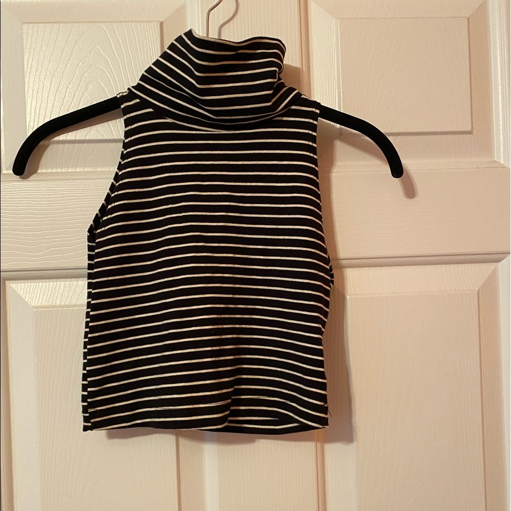American apparel B/W cropped turtleneck